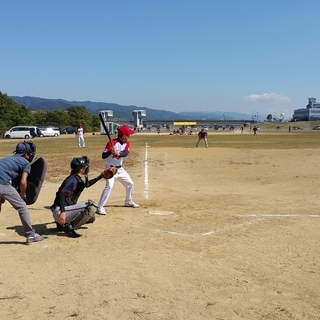 硬式野球も軟式野球もやっています。