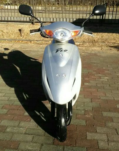 とても良いエンジン。本田。ディオ。 AF56。銀色。フロントタイヤは新品です。バックタイヤは新品です。フロントブレーキパッドは新品です。バックブレーキパッドは新品です。エンジンオイルは新品です。バッテリーは新品です。