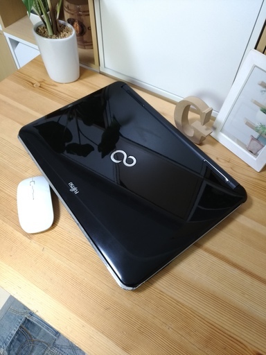 ブルーレイ対応★　corei5で大容量750Gの高性能FUJITSU！　高級感のある光沢ブラックLIFEBOOK♪　最新Windows10！　高速PC★　メモリ4G　テンキー付き　富士通　FUJITSU　LIFEBOOK　大画面　最新Windows10　64Bit　黒　高級感　15.6インチ　マウス付き 　ノートパソコン　無線LAN　Wi-Fi対応 　DVDドライブ