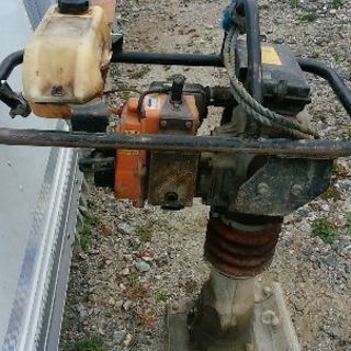 中古の転圧機です。