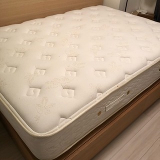 シモンズマットレスと無印ベッドのセット