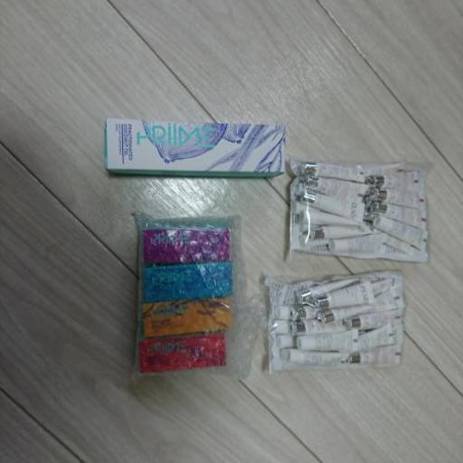 ARllX 化粧品とおまけ