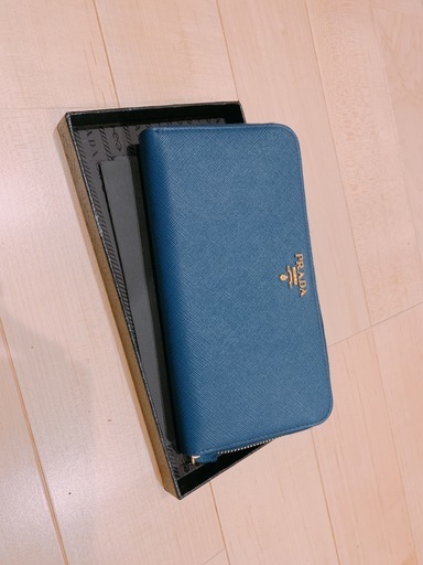 新品箱付き！プラダの長財布 ブルー1ML506QWA F0016