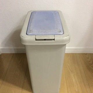 プッシュ式ゴミ箱