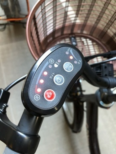 チャイルドシート、ヘルメット付き電動アシスト自転車