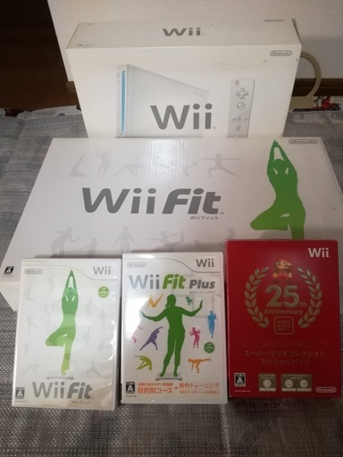 値下げ【Wii本体とソフト】　Wii Fit、Wii Fit Plus、スーパーマリオコレクションとWii Fitバランスボード