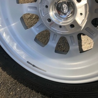 新品未使用アルミホイール付きスタッドレスタイヤ