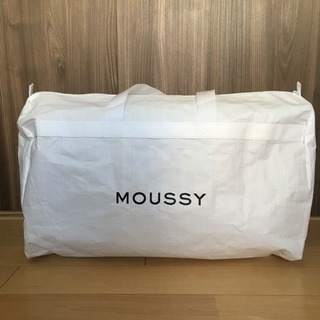 MOUSSY旅行バッグ