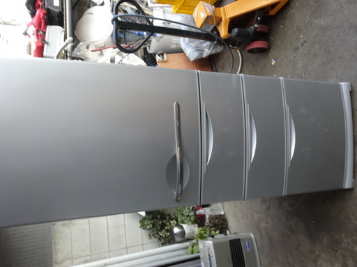 西４３７　サンヨー　冷蔵庫　４ドア　５５３Ｌ　ＳＲ－３６１Ｒ（ｓ）