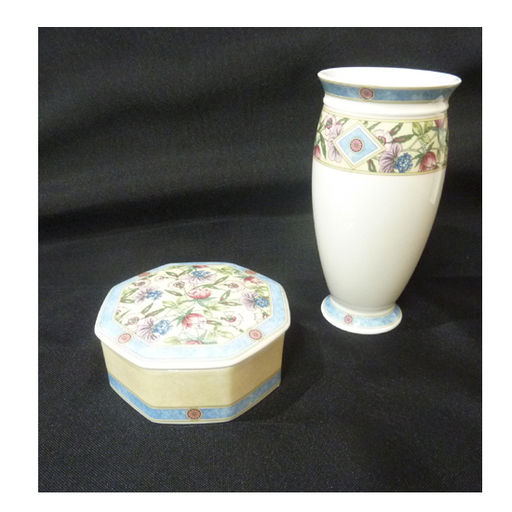 ウェッジウッド　花瓶　サラ ウェッジウッドのサラ（SARAH）シリーズ、アンティークの花瓶