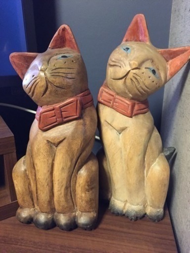 木彫の猫オブジェ