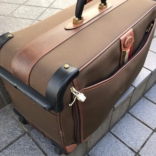 Lark ラーク トラベルバッグ スーツケース