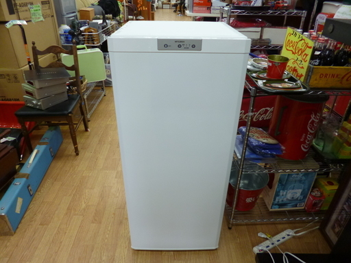 三菱ノンフロン冷凍庫 121L MF-U12N-W 2009年製 三菱ノンフロン冷凍庫 121L MF-U12N-W 2009年製