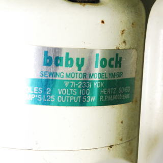 7795　JUKI　ロックミシン　baby lock　EF-205S　ペダル付　黒色ミシン糸2本付　　アントレ