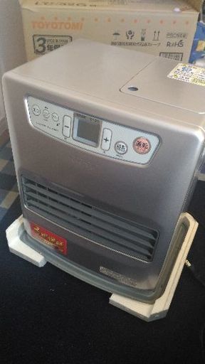 トヨトミ　石油ファンヒーター　Ｈ28年12月購入保証あり