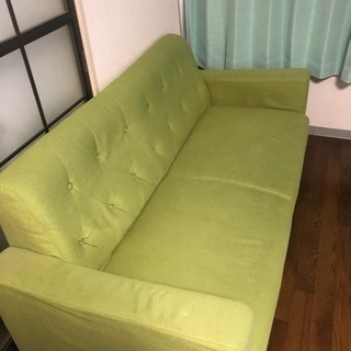 緑色のソファ