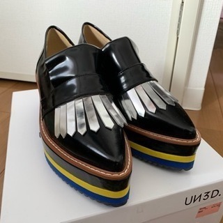 UN3D.    靴