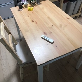 IKEA ダイニングテーブルと椅子