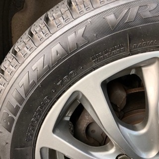 スタッドレス タイヤ 新品同様 45000円で購入したばかり。ブリヂストン 13インチ 14インチ