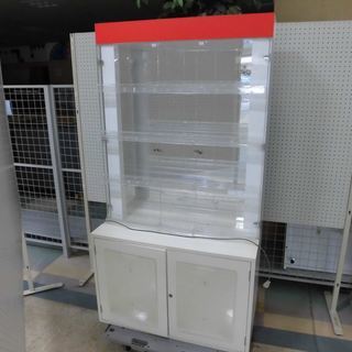 香水　化粧品など　展示ショーケース
