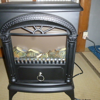 中古品　ニトリの暖炉型ファンヒーター　１台
