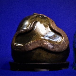 美石　蛇紋石 蛇紋石の置石です。 蛇紋石(サーペンティン:Serpentine)は蛇紋岩