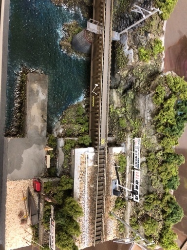 鉄道風景ジオラマNゲージの電車付きです。
