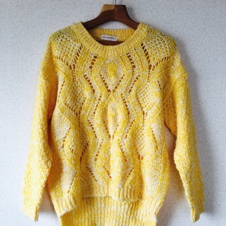 スイートコーンのイエローのセーター
