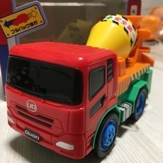 【新品】おもちゃの車 ＵＤトラックス QUON ミキサー車&ショ...