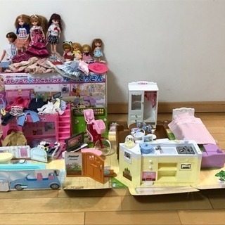 リカちゃん おしゃれスマートハウスと人形、衣装大量セット