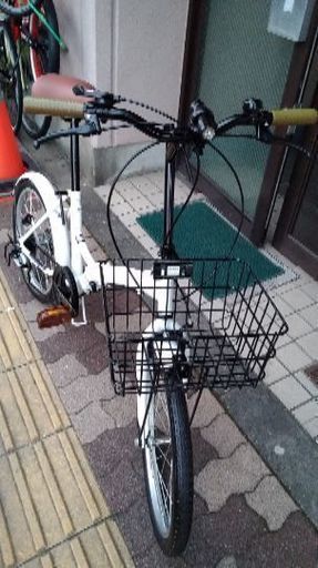 20吋 カゴ付き折り畳み自転車 6段変速/ホワイト