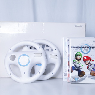 wii 中古　本体　コントローラーx3　 ハンドルx２　ソフト3本つき