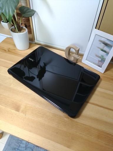 corei5で大容量500Gの超高性能LaVie！　綺麗で可愛いブラック　最新Windows10☆　高速PC★　高性能corei5　メモリ4G　薄型軽量で持ち運びも可能♪　NEC　LaVie　大画面　最新Windows10　64Bit　黒光沢　高級感　15.6インチ　テンキー付き　ノートパソコン　無線LAN　Wi-Fi対応 　DVDドライブ