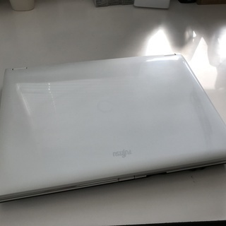 富士通：LIFE BOOK SH52/C : 4GB : HDD 640GB