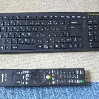 ソニーのパソコン用のキーボードとテレビリモコン
