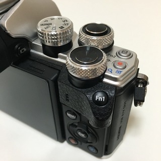 OLYMPUS オリンパス OM-D E-M10 Mark II ボディ（シルバー）