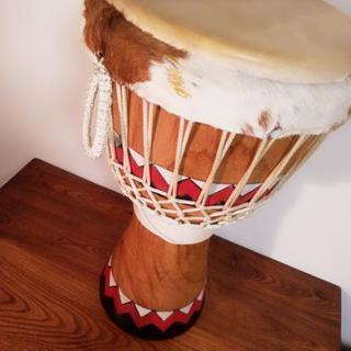 ジャンベ　ケースつき　アフリカ カメルーン　皮破れあり　要張り替え ジャンベ ケースつき アフリカ カメルーン 皮破れあり 要張り替え