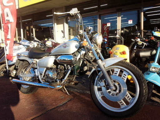 NO.2500　マグナ５０ (MAGNA)　４サイクル クラッチ付き４速ミッション　ボアアップ（排気量刻印無）スラッシュカットマフラー　アップハンドル　☆彡