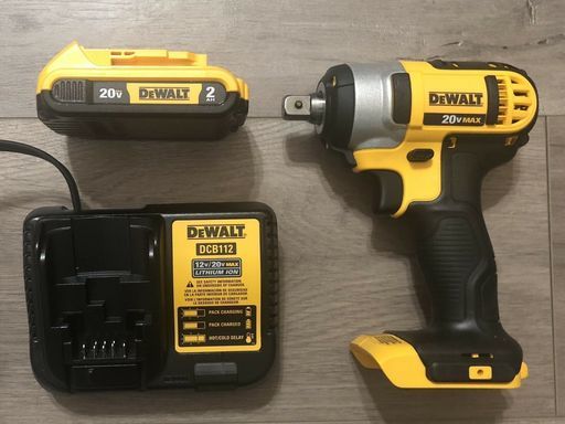 DeWALT DCF880  Battery And charger インパクレンチ