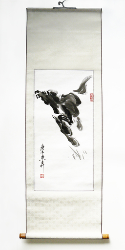 掛け軸　未使用美品　商売繁盛や成功の縁起もの　中国水墨画「天をかけ昇る馬」（全国送料無料）