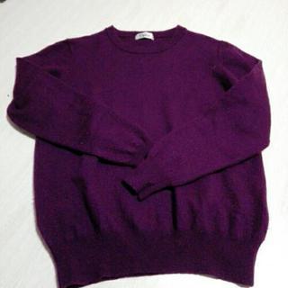 紫のセーターあげます