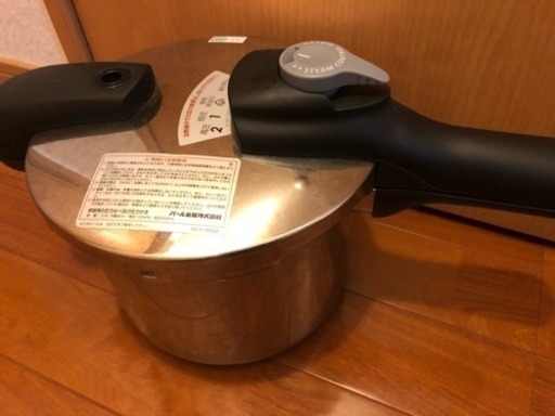 取引中  圧力鍋 直径18cm 深さ15cm