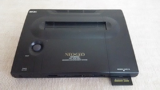 ネオジオセット（NEOGEO本体、コントローラー２個、メモリー、ソフト３本）