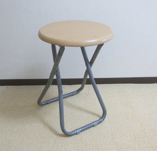無料パイプ椅子フォールディングチェアコーナン製直径30cm座面の高さ45cm 下京303 国際会館の家具の中古あげます 譲ります ジモティーで不用品の処分