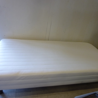 ■S81■状態良好　脚付きベッド　板バネ　ホワイト　寝具　シング...