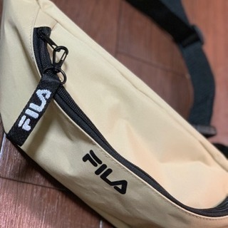 FILA ボディバッグ ベージュ