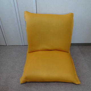 座椅子　オレンジ色