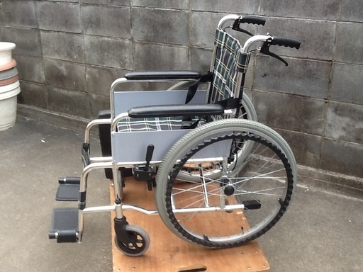 00円 車椅子 自走用車いすです クッション付 コーナンで2万円以上のお品アルミ製で折りたためます配達もします フルタマンタロウ 東野のその他の中古あげます 譲ります ジモティーで不用品の処分