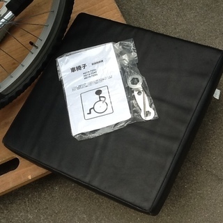 【8800円】車椅子、自走用車いすです(クッション付)　コーナンで2万円以上のお品　アルミ製で折りたためます　配達もします