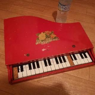 木製レトロピアノ